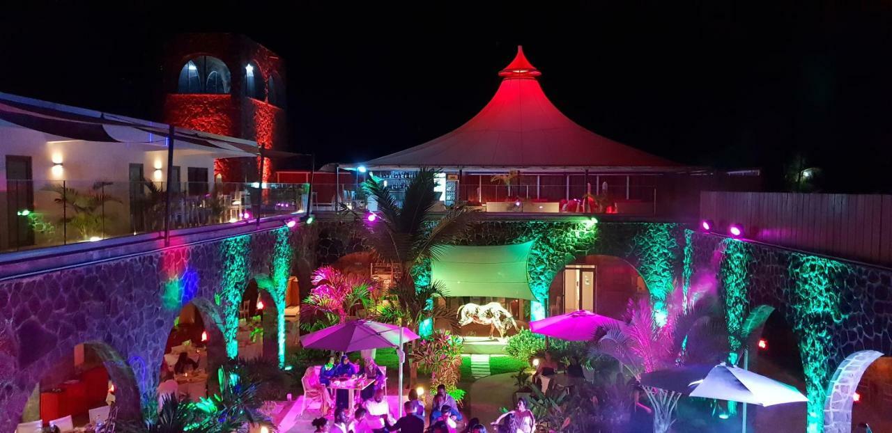 Hacienda Plaza Hotel Pereybere Beach Exterior foto